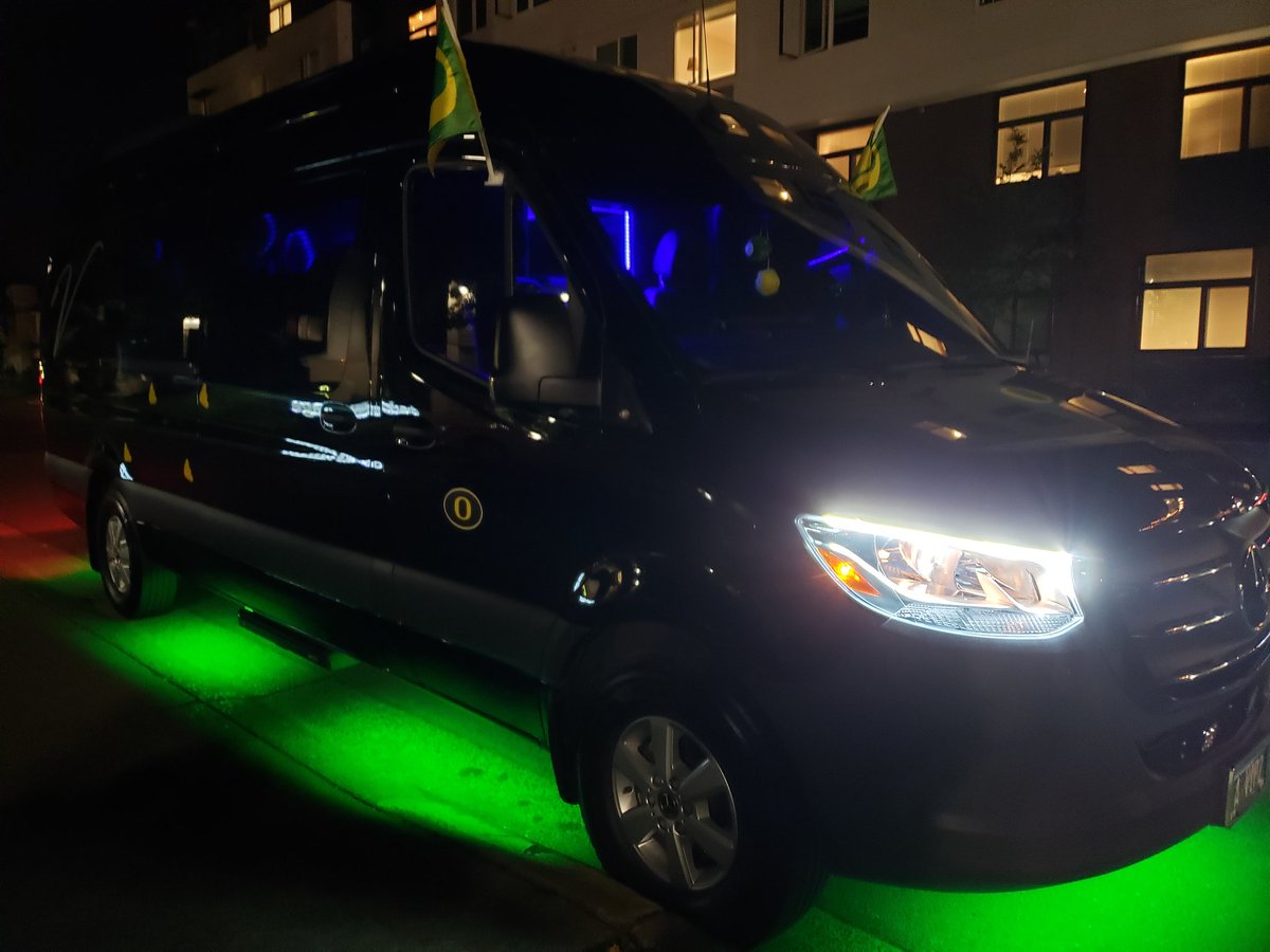 Vips2pdx's tweet photo. VIPs...Game Day in Eugene GO DUCKS!! https://t.co/PVIdnuem74