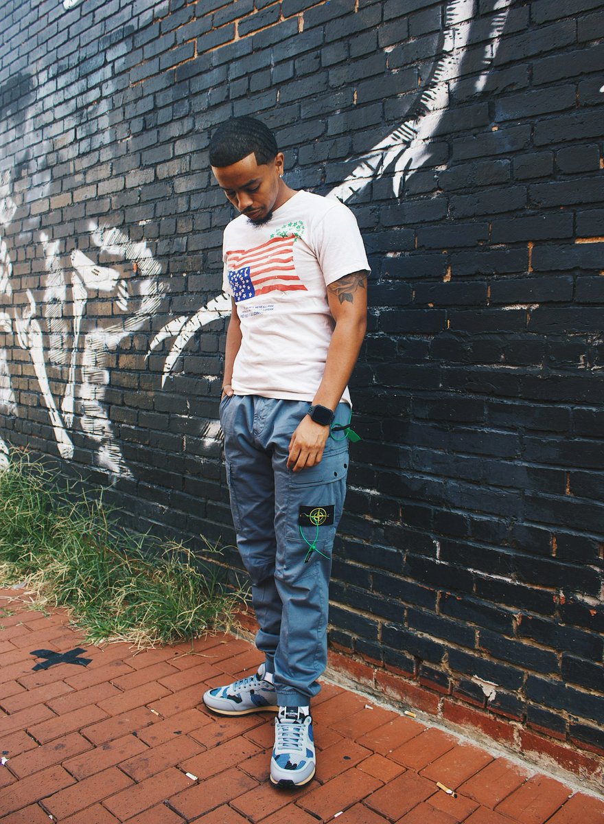 ayeeemikeee's tweet photo. dog eat dog world, stayin on my paws #freeIG https://t.co/qp6rQwoxOa