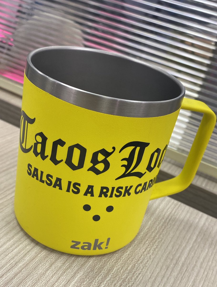 JaviJabon's tweet photo. Tengo todo el día queriendo presumirte mi taza en insta @soyAndresCastro https://t.co/99lUrUe1Qf