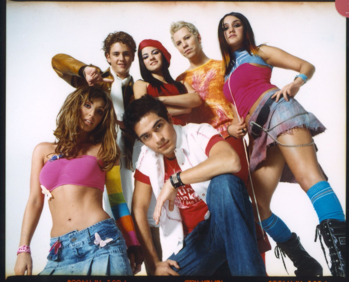 RBD_oficial's tweet photo. Yo digo R... 
@anahi @DulceMaria @christopheruck @maiteperroni @ponchohd @christiancha
#RBDay #RBD17 #DiaMundialRBD https://t.co/5mtlLawtyS