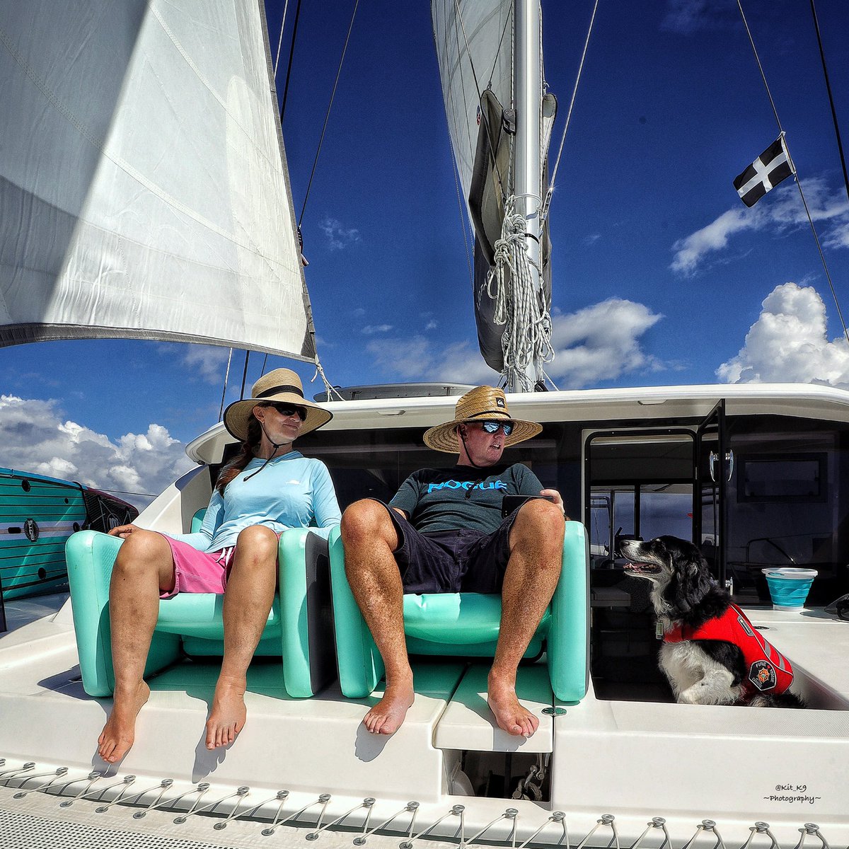 CREW CHIEF BRIEFING
Chief PET-ee Officer #Baille🐾 leads a safety briefing onboard a #Leopard40 sailing catamaran in the Florida Keys.
#DogsThatSail #WorkingDogsOnHoliday #DisasterDog