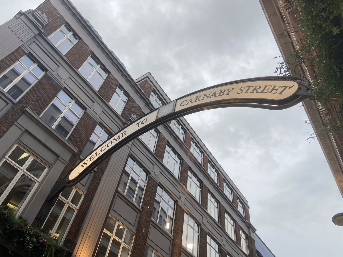 deacybreakfree's tweet photo. one of the things i was most excited for when moving to london was things that only happen in london..@xkozmicblues and i went to the carnaby queen pop up https://t.co/EvgcsLWRdI