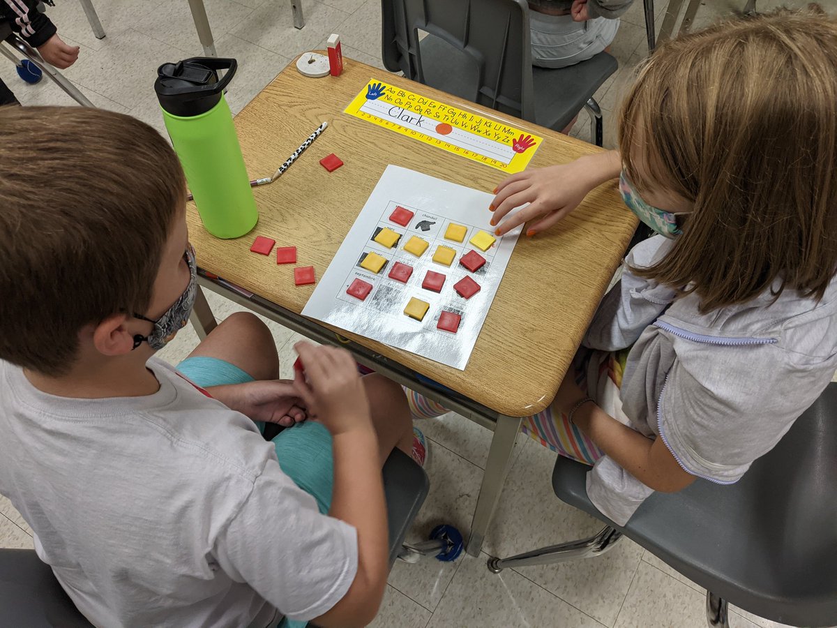 This wet and rainy Monday calls for a game of 4 in a row to practice autumn words in French! 🍂🌧️ <a href="/merritt_ps/">WilliamHamiltonMerrittPS</a> <a href="/Mrs_Kelcey/">Janet Kelcey</a>