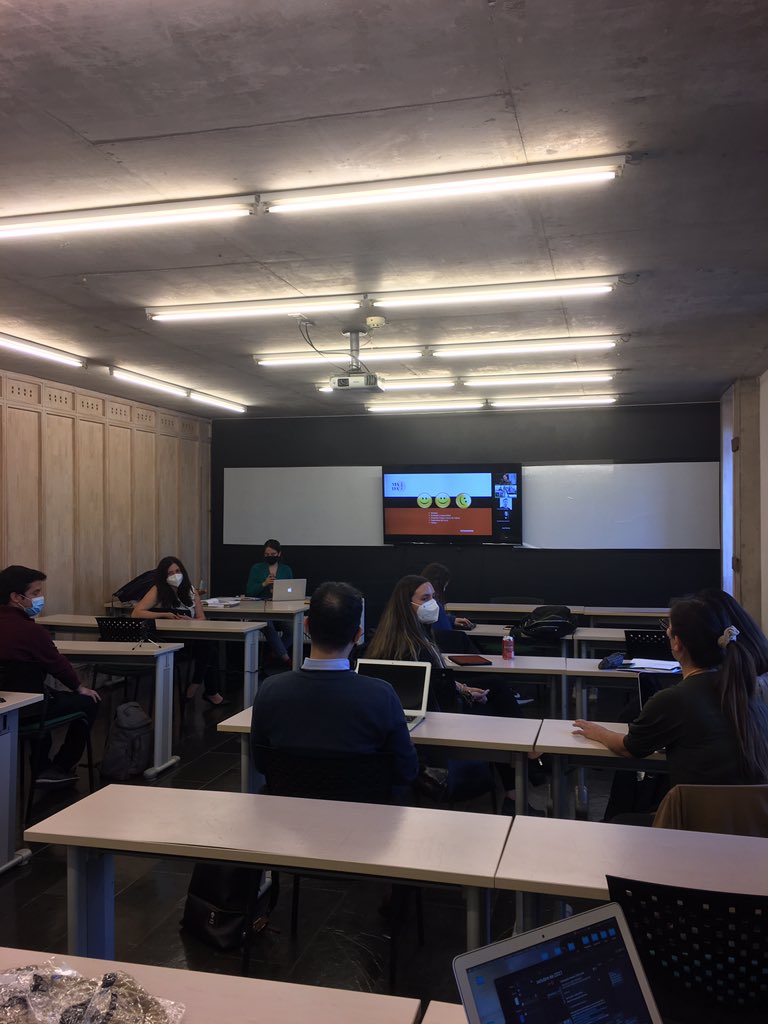 madapuc's tweet photo. Workshop de Agro-Diseño con el profesor Freddy Zapata de Agro Lab, junto a la profesora Camila Ríos @DISENO_UC @ArqDisUA https://t.co/gqB1fZUC11
