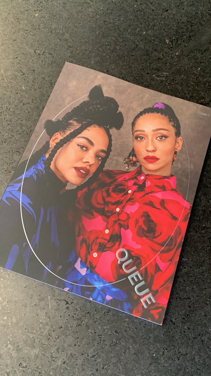 samantharonson's tweet photo. This just arrived- it’s like Netflix knew I was going to have to go elsewhere for pictures of cool people. Magazines are BACK! #instagramdown #netflixqueue #printisback https://t.co/Ca9RipRh07