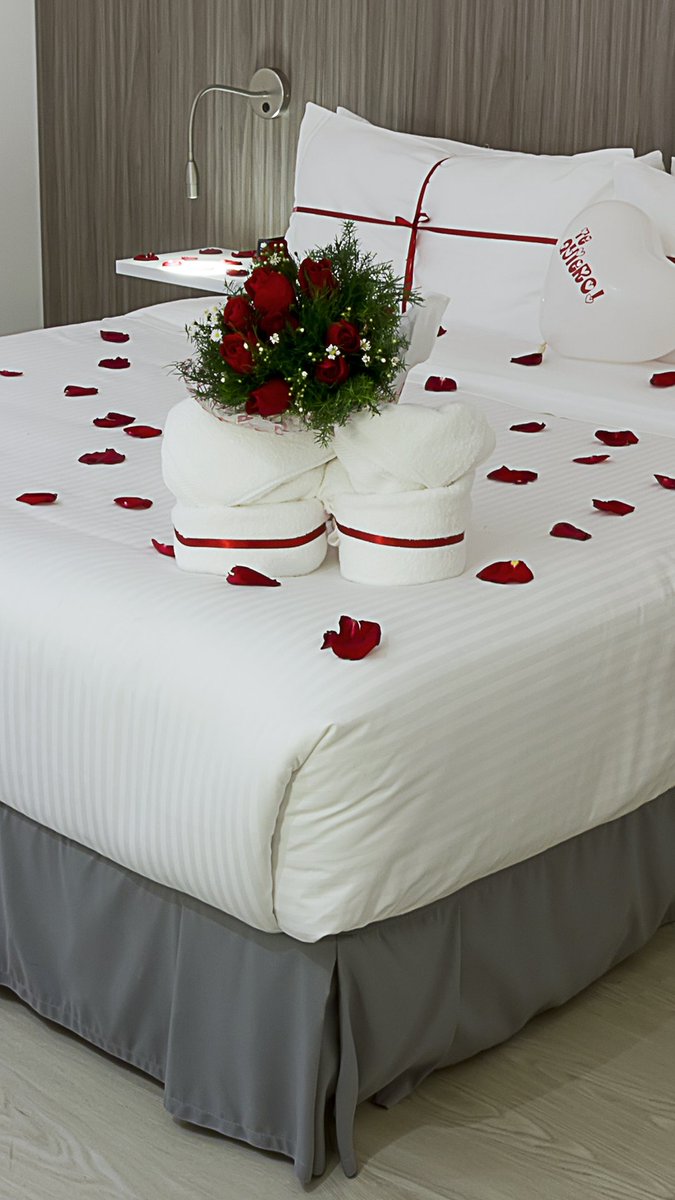 Estamos seguros que las #Conexiones que nunca se caerán son aquellas que se cultivan día a día. Aprovechemos este break de tanta #Tecnología y conectemonos con quienes realmente nos importan. 🥰💝