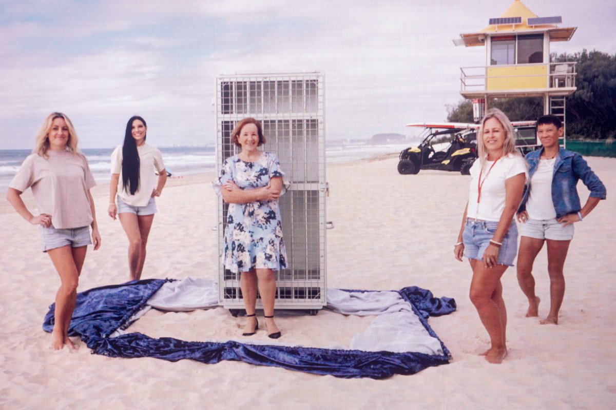 Great to be on the season premiere episode of <a href="/CWPennandTeller/">CW Penn & Teller</a> with <a href="/pennjillette/">Penn Jillette</a>, <a href="/MrTeller/">Teller</a> and <a href="/alydenisof/">alyson hannigan</a>. Always fun 🥰