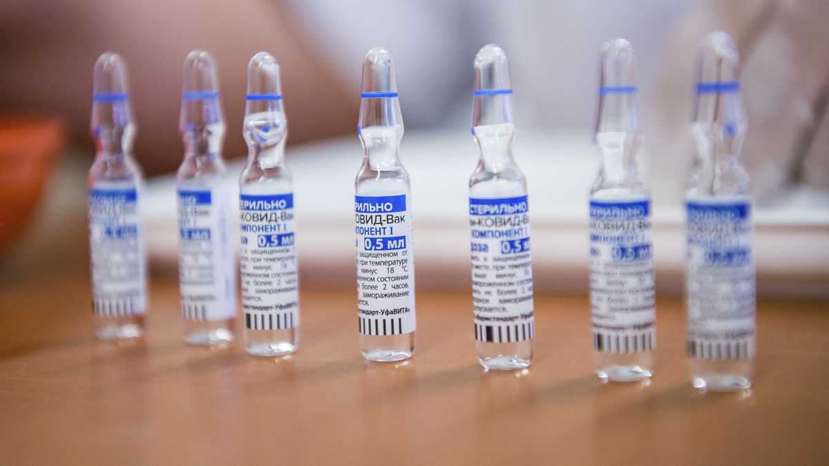 Gabrielasjr's tweet photo. Las vacunas contra el SARS-CoV-2 están llegando, y no hace falta cita para ponérselas. 

No lo dejes para después.

Cada persona vacunada es protección para el resto. 

Así derrotaremos al virus. ¡¡Vamos a vacunarnos!!

#QueLaVacunaNosUna https://t.co/DWGHw4ix8q