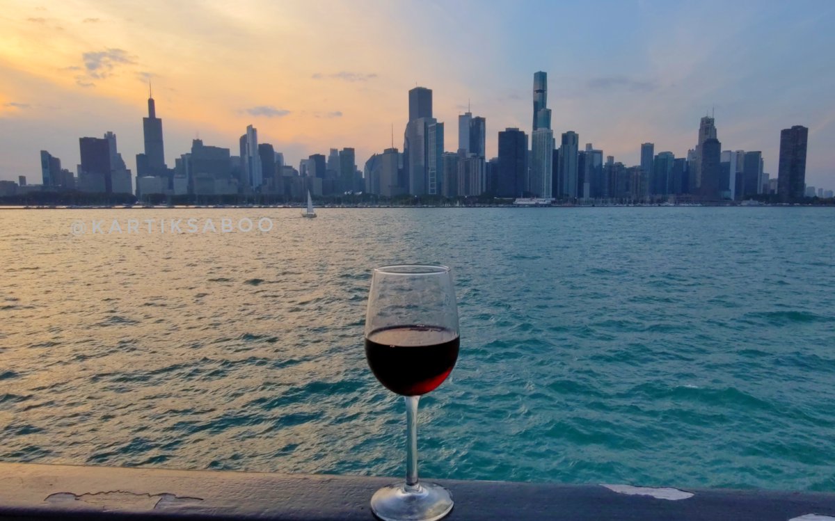 HSG_UChicago's tweet photo. Late post (since it took a weekend to recover) but did anyone say "cruise"?! 🥳

Throwback to the Friday evening that just went by, when the returning-years finally met as a cohort over a cruise [.. &amp; post it 😉]

#reorientation21 @HarrisPolicy https://t.co/qIfhgrI4Iy