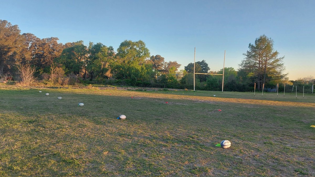 r_otero_olaza's tweet photo. La Academia Regional Sur trabajando en el desarrollo de jugadores del 2004 al 2007 de la  región. @RugbyUruguay @sperona @langostauy https://t.co/8QgajAiHBX