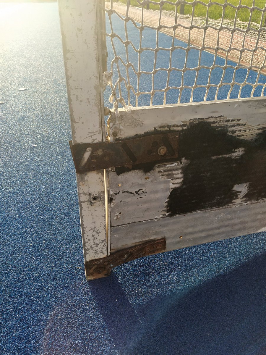 hernan__p's tweet photo. @BCN_esports @bcn_ajuntament @barcelona_cat @CataloniaHoquei @FcbHockeyHerba_ @fcdehockey @rfe_hockey Espero que las autoridades se sensibilicen de la situación y resuelvan estas carencias cuanto antes, para que podamos jugar en unas instalaciones dignas y seguras.
#esportcat #SomEsport #SomEssencials https://t.co/vPsnV7XiyR