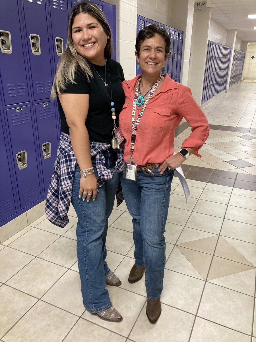 srtagonzalezjv's tweet photo. Kicked off homecoming week with our boots on 🤠 #jvhs #Homecoming2021 #jvhshomecoming @InghamRenee https://t.co/9D2pUCJ08w
