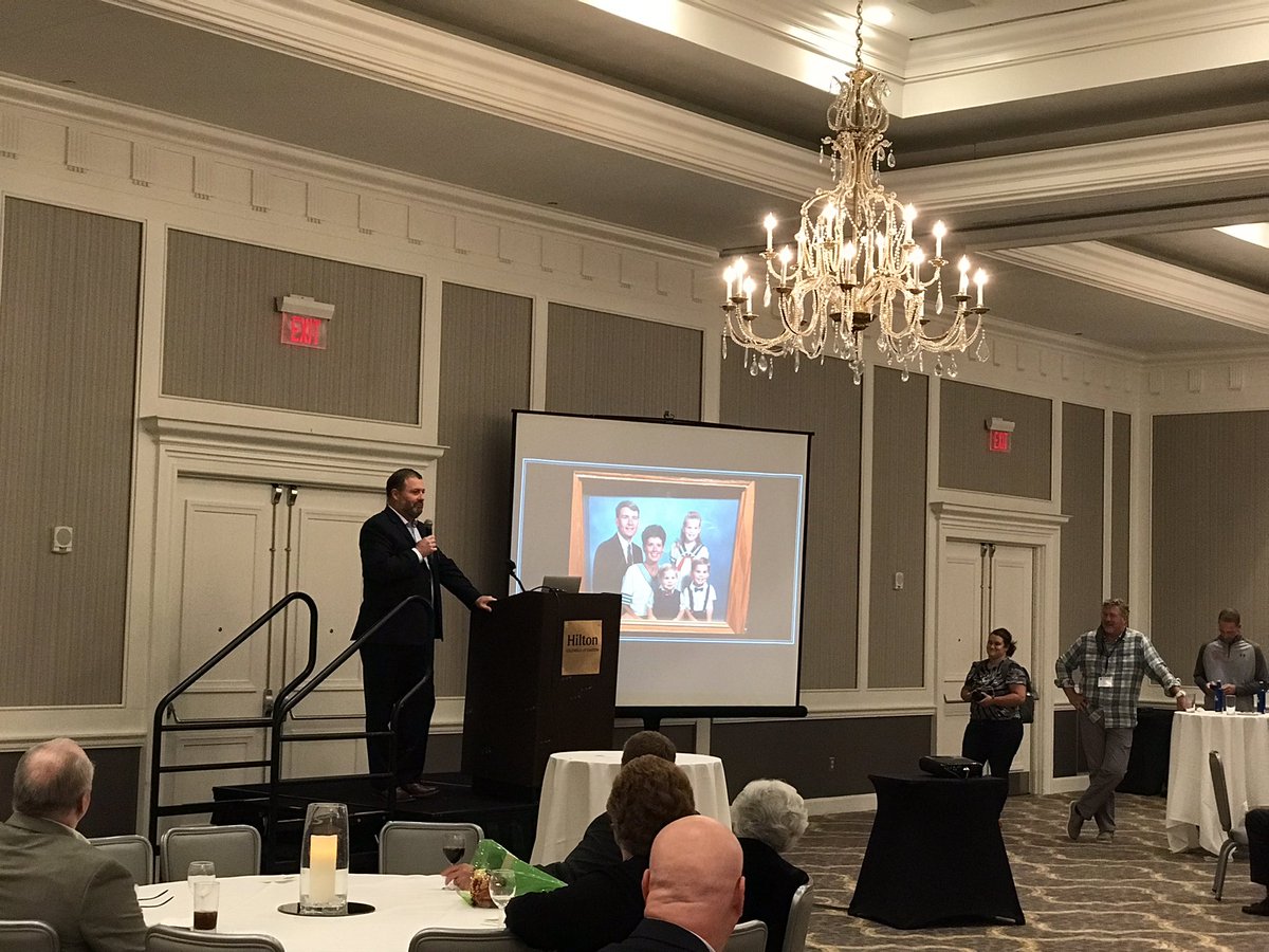 RossRams1's tweet photo. So grateful to be able to celebrate a man who has been a mentor to so many school administrators throughout the state of Ohio. Thank you, Ken Baker, for being a mentor to myself and so many others. Enjoy your retirement! #OASSAFall21 @OhioPrincipals https://t.co/jBjfmjSAEj