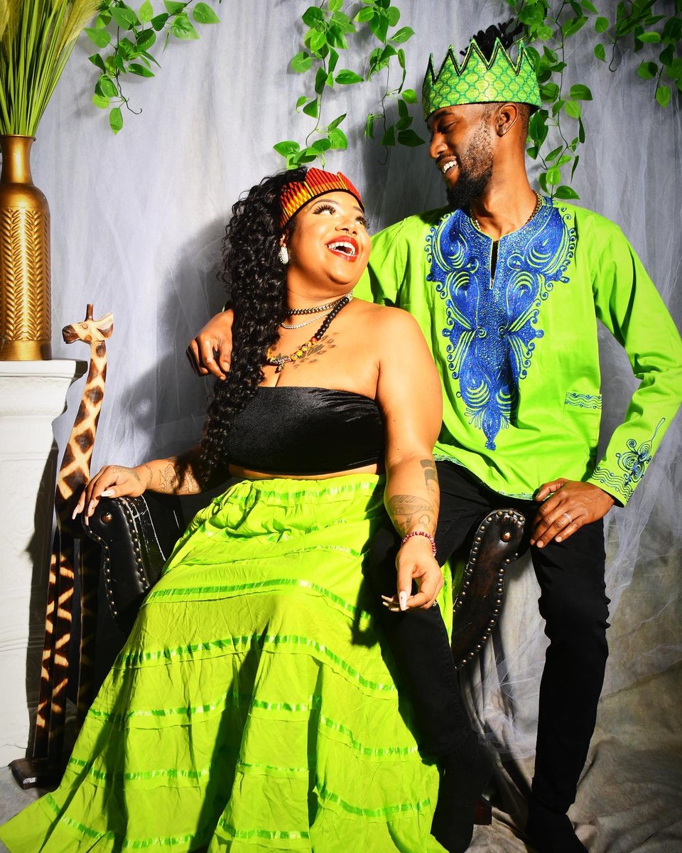 JustMojoPeriod's tweet image. #CantWaitToBeAKing ✨💍👑

💧: @afrocentric_network 
💄: @kissedbykelz_ @molipcosmetics 
📸: @catteyemedia @catthamlin 
Stylist/Creative Director: @rjnathaniel @rjcreations_ 

#BOSSBAES #blacklove #engagementphotos #engaged #engagement #engagementring #fiance #king #queen #mojo