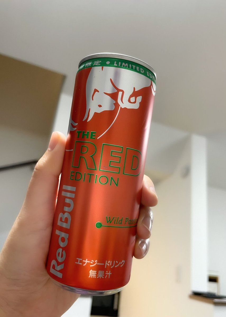 misaupi's tweet photo. #赤いRedBull 😊レッドブルの #限定フレーバー「#レッドブルレッドエディション」配ってたので貰いました🥰ほんのりスイカの味🍉美味しかった〜

https://t.co/citQaAgh5C https://t.co/4wJwW2O61X