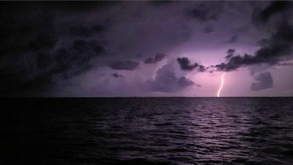 Looks like rain is coming from MS...fun.

#weather #coden #nwsmobile #StormHour 
<a href="/Rose_Ann_Haven/">WKRG Rose Ann Haven</a> @TaylorSarallo <a href="/ThomasGeboyWX/">Thomas Geboy</a> <a href="/LeniseLigon/">Lenise Ligon</a> <a href="/WKRGEd/">Ed Bloodsworth, CBM</a> @Kelly_WPMI @michaelwhitewx <a href="/newsgirlalison/">Alison Spann</a> <a href="/spann/">James Spann</a> <a href="/wkrgcaroline/">WKRG Caroline Carithers</a> <a href="/morganabigail/">Morgan Barry</a> @FambroMedia @WKRGColleen