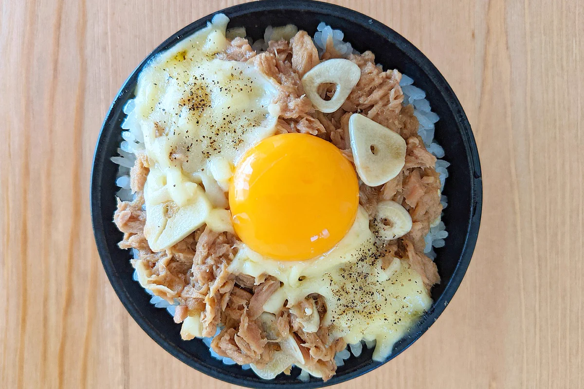 香りと味、ともに最高の仕上がりになる？！とっても美味しそうな「卵かけご飯」レシピ！