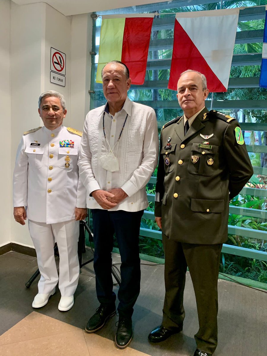 erescalona11's tweet photo. CON LA REPRESENTACIÓN DEL GOBERNADOR @HectorAstudillo ASISTÍ A LA CONMEMORACIÓN DE LOS 200 AÑOS DE LA ARMADA DE MEXICO. https://t.co/lG6wE1Z6YA