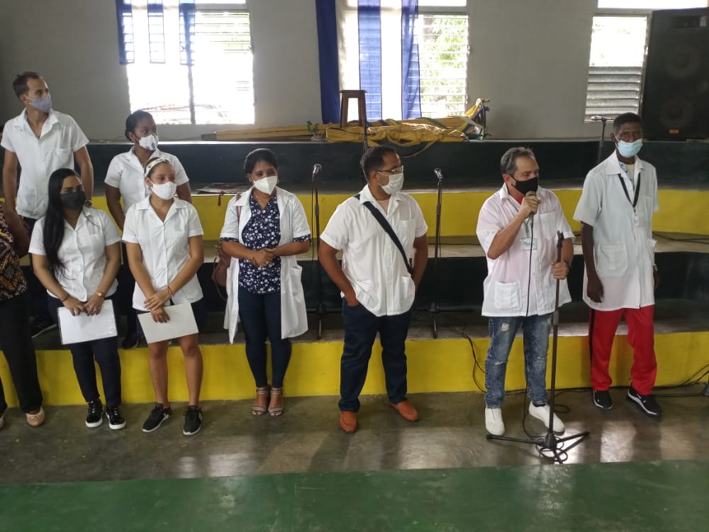 Feu_UcmGtmo's tweet photo. Los estudiantes y profesores de Este de la ciudad reciben el reinicio del curso escolar ✔️✔️de vuelta a las clases
#FeudeCuba #FuturosGalenos @alexis_lobaina @MaraJul88136173 @armandoacruz @ivecubana @MarlaViera1 @UJCdeCuba https://t.co/CuM3JpquL7