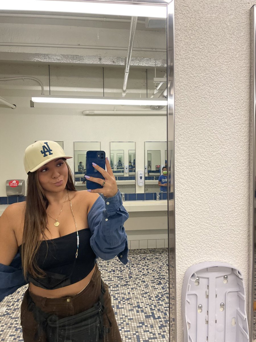 _spookyale's tweet photo. new hat >.< https://t.co/ZeTBqecOF7