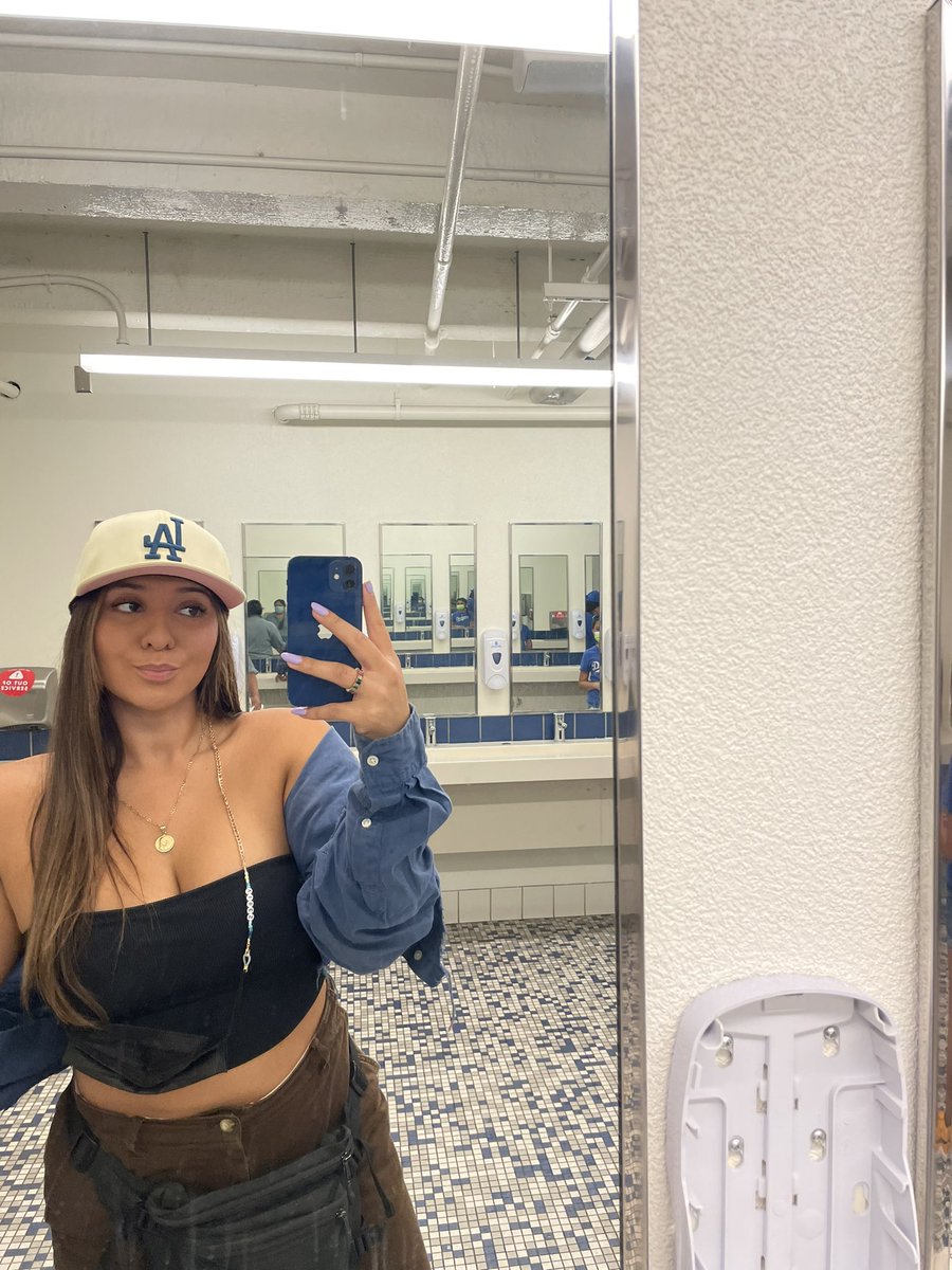 _spookyale's tweet photo. new hat >.< https://t.co/ZeTBqecOF7