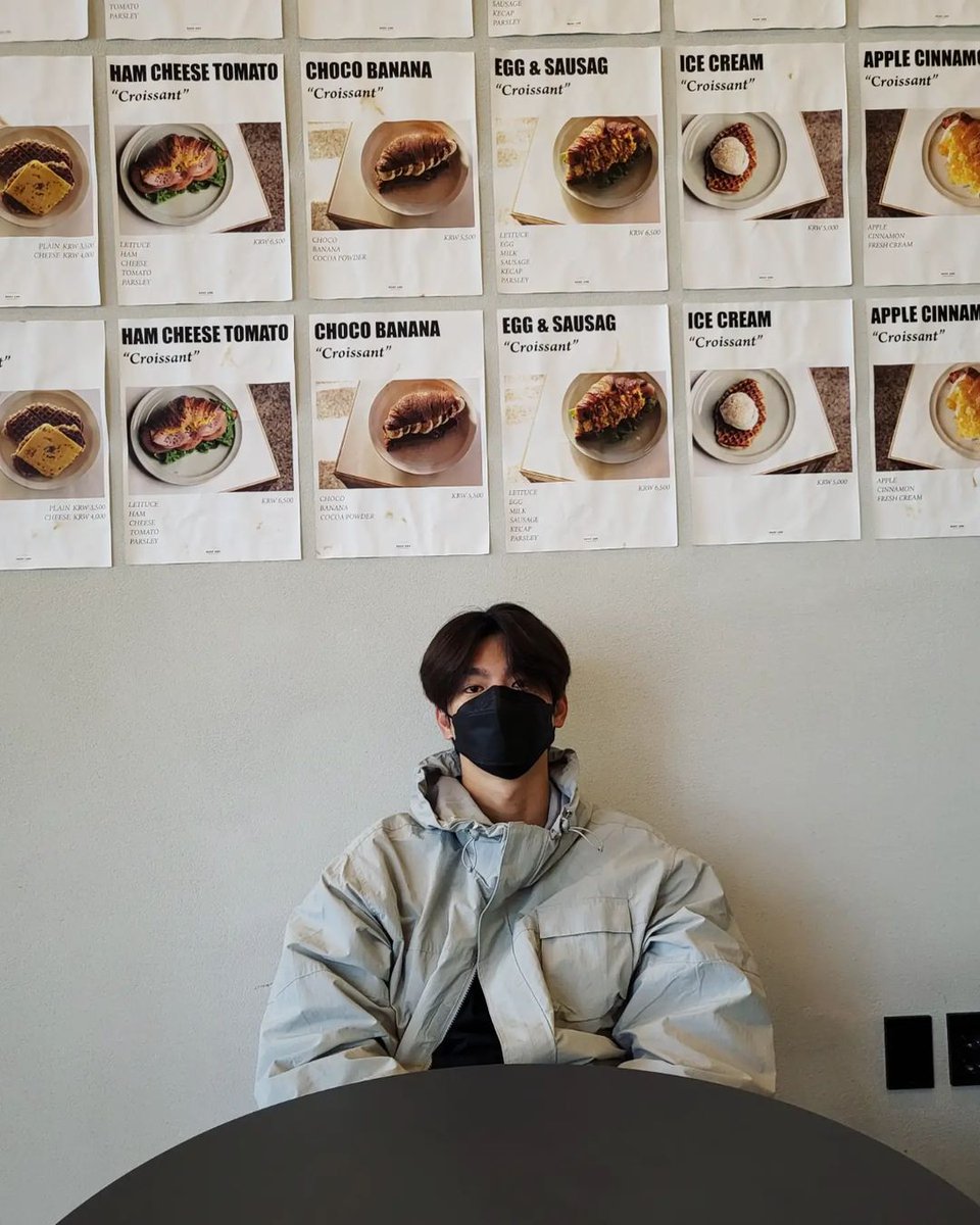 Today breakfast let's go with the basic one, toast and egg 🍳