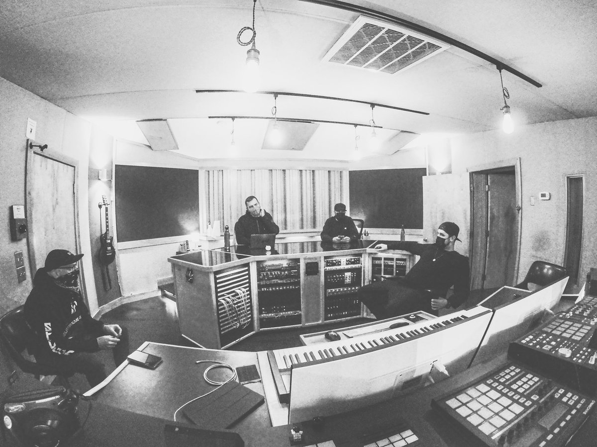 jmudrums's tweet photo. Made a couple new tracks w/ @TheArcitype x @leedzedu x @STLGLD tonight 🔥
Stay Tuned! https://t.co/IWA50IrIVQ