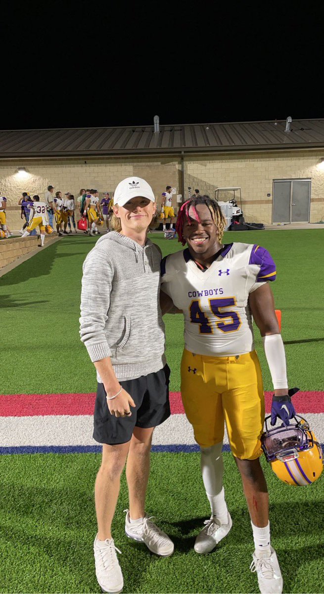 <a href="/jacksonw012/">Jackson Warden</a> @Charlie09964817 bunch of East Texas boys ft breast cancer awareness #hooyah 💛💜