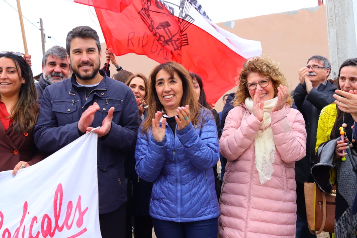 roxanareyessc's tweet photo. En #PuertoSanJulián reafirmamos nuestro compromiso de seguir trabajando #Juntos por una provincia donde la educación, la salud y el trabajo genuino se conviertan en prioridades reales para cada vecino y vecina de #SantaCruz. 
Este 14 de noviembre con tu voto #CambiaSantaCruz. https://t.co/nFO3bPvEGu