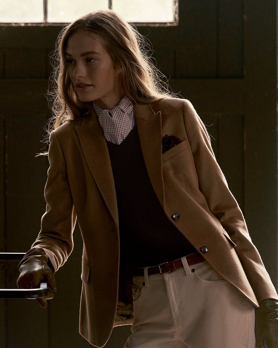 BrooksBrothers's tweet image. Decided to take up horse riding while Instagram was out to pasture today #BrooksBrothers
#Fall21 

Shop our Women's Camel Hair Blazer: bit.ly/3Bd2ul6