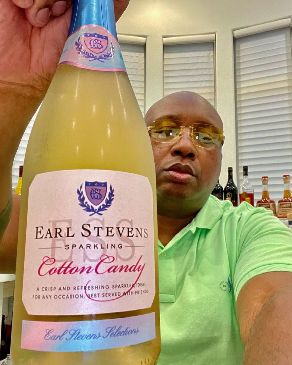 On a cold one 🍾🥂 🍭 #earlstevens Cotton Candy Sparkling Wine 🍾