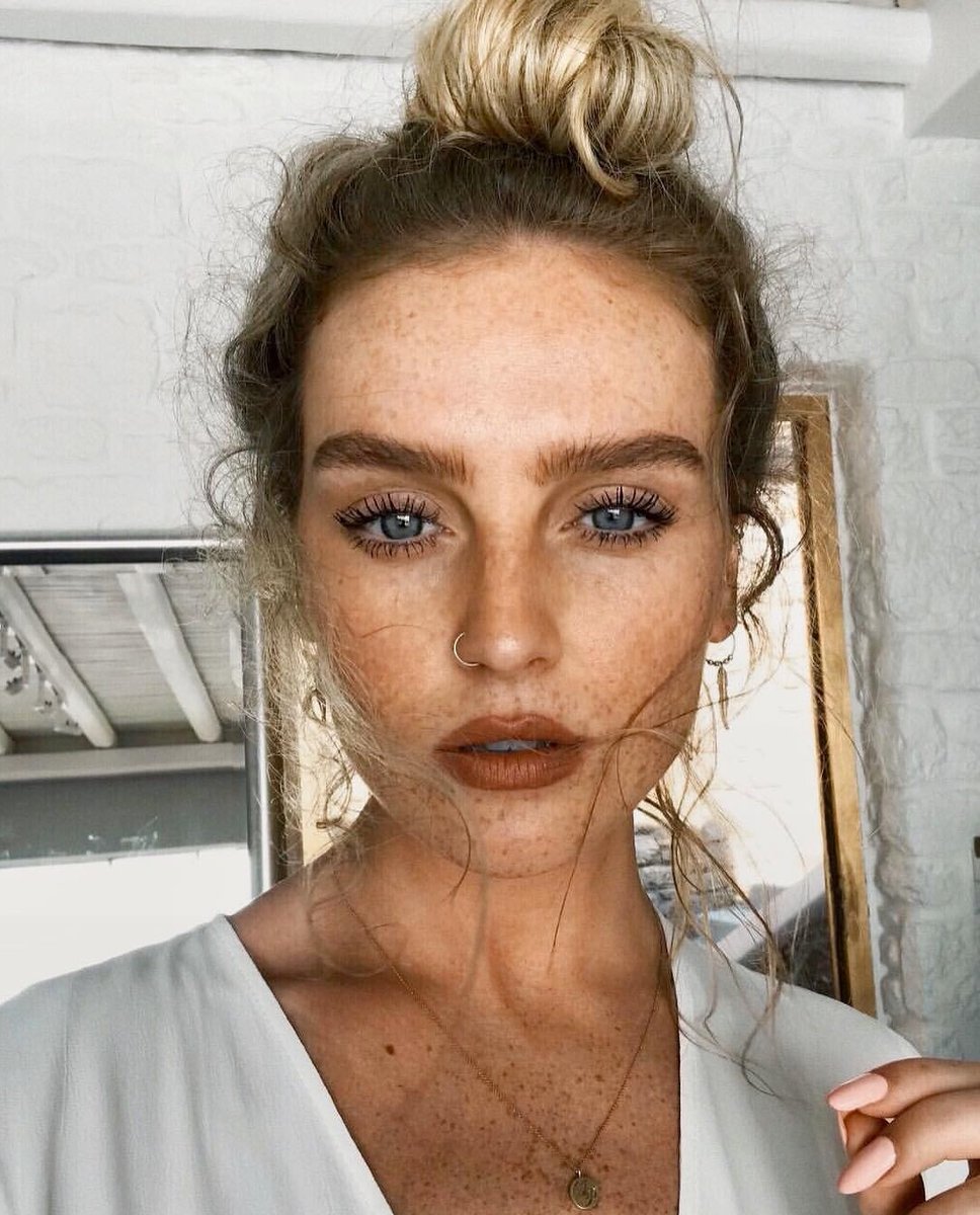 pehourly's tweet image. 