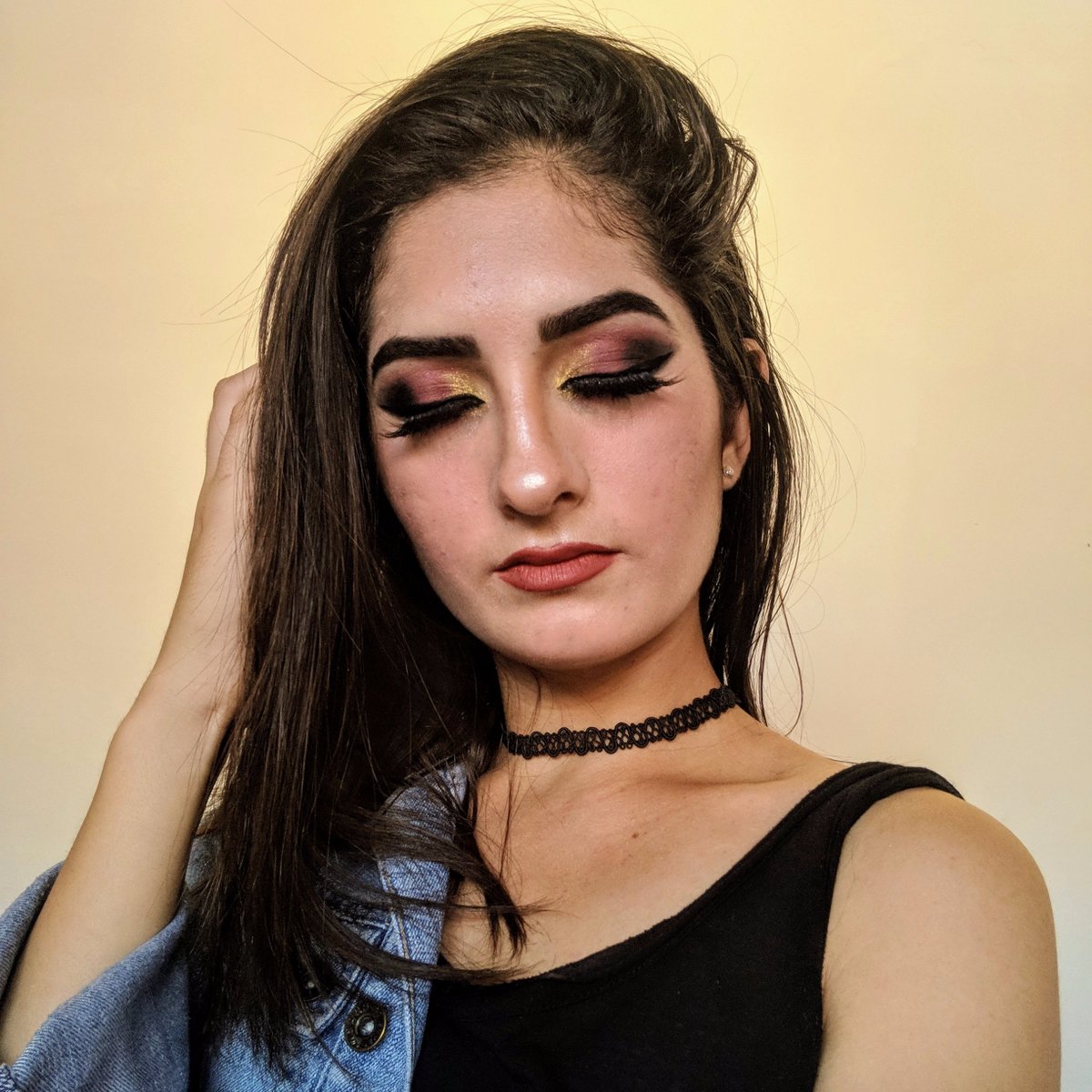 Evelyn20020430's tweet photo. Les presento un maquillaje de gala con delineado y pestañas ❤️🌼😍 https://t.co/EWH3lxbBu9