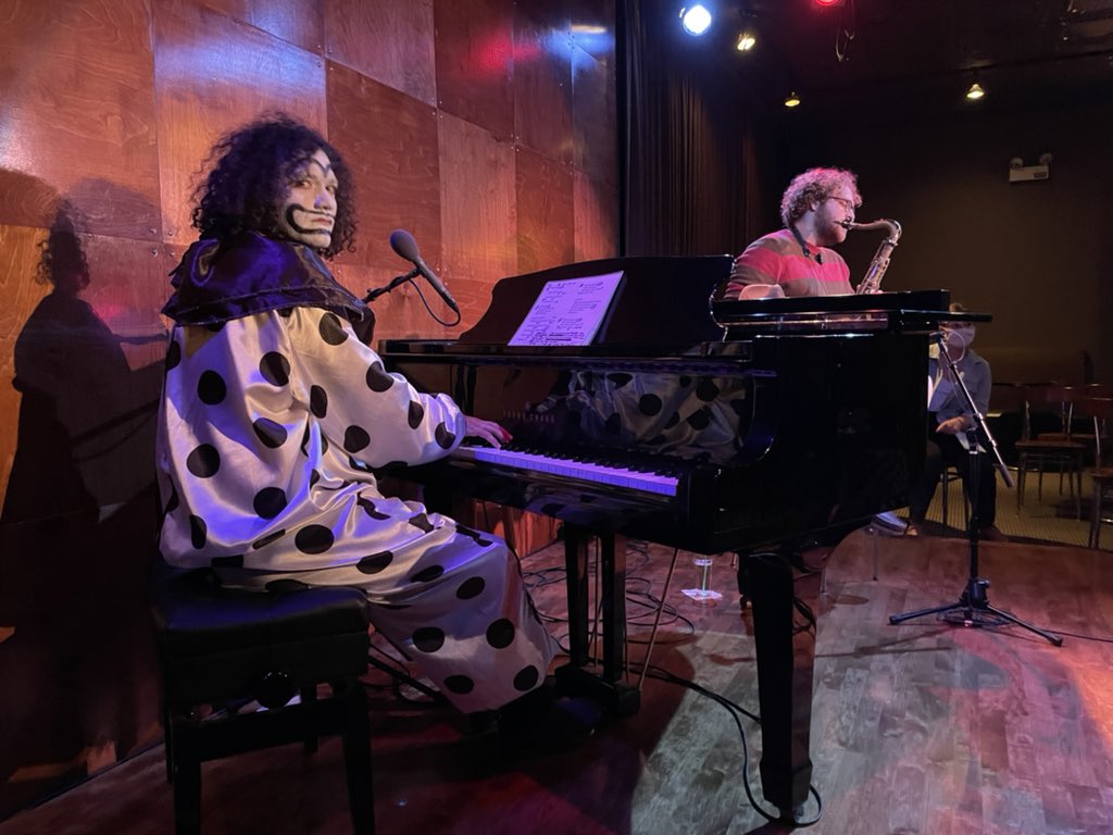 davidklumpp's tweet image. Saw cool #ParquetCourts song release performed by the #GrayscaleClown with moving and soothing sax by #FreddyChase.  #Pulcinella #thenewhit so cool! Grayscale did good original, “Elevator” — sounded like… a classic