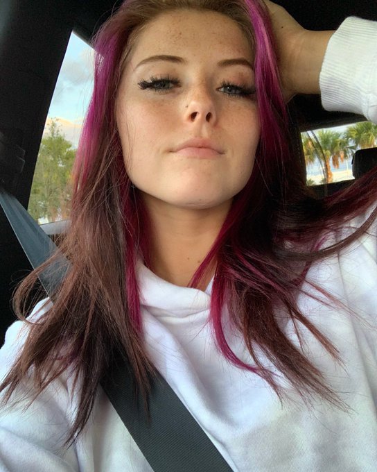 Join me in 25 minutes for a Twitch stream! https://t.co/h77iTz1ngY https://t.co/uthdhR5WtA