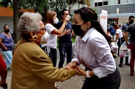 TuAliad's tweet photo. @Nos vamos contentos de poder servirles durante estos tres años: Azucena López Legorreta @AraizColima
•    Se beneficiaron 2 mil 200 personas gracias a donaciones de la empresa Kimberly-Clark 
•    Logramos generar el espíritu aliado que benefició a muchas familias colimenses. https://t.co/ZtO9Hqhlh7