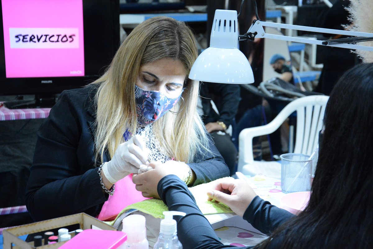 CutralCoCiudad's tweet photo. Se llevó a cabo la primera jornada del Expo Estilista 2021 en el Gimnasio Municipal organizado por la Secretaria de la Mujer y Diversidad, Ivaan Barber como invitado presento nuevas técnicas de aprendizaje tanto en cortes de cabello como técnicas para barberos https://t.co/M5MKn4xTrH