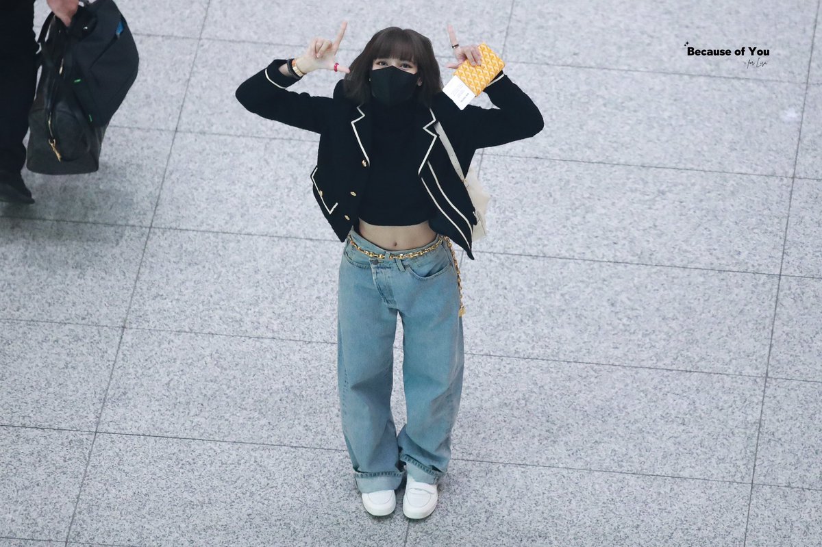 BcofU_77's tweet photo. 211004 인천출국 🛫

𝐋𝐚𝐥𝐢𝐬𝐚 𝐥𝐨𝐯𝐞 𝐦𝐞 𝐋𝐚𝐥𝐢𝐬𝐚 𝐥𝐨𝐯𝐞 𝐦𝐞

#LISA  #리사  #Lisa 
#BLACKPINK
 #블랙핑크 https://t.co/SbtJ1wW9R4