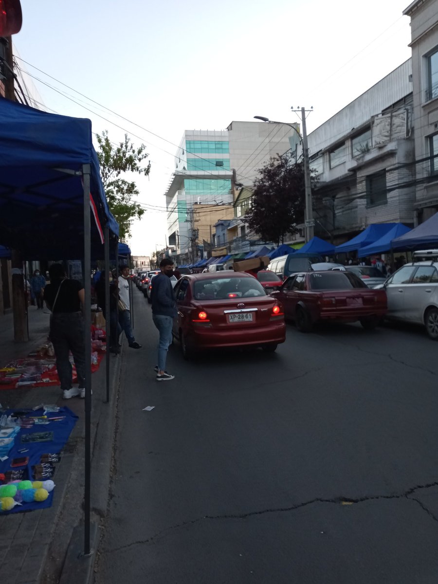 PZAMORANOPINATS's tweet photo. Comerciantes ambulantes se toman veredas en centro de San Bernardo https://t.co/4ClAHXE14I