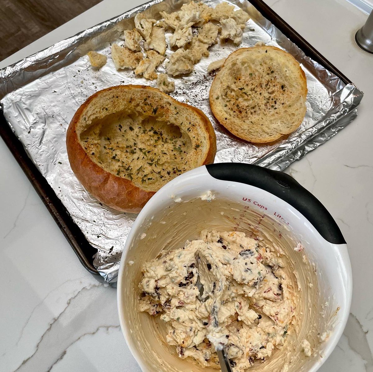 FiveMonkeysBBQ's tweet photo. This was our Sunday #gameday snack! No leftovers from this one! 5M bacon cream cheese dip: cream cheese, sour cream, Gruyère cheese, sharp cheddar, jack cheese, green onions, diced jalapeños and red bell pepper, salt and pepper, garlic, onion, #5MSW glazed chopped bacon, … https://t.co/fYgYyMhuw2