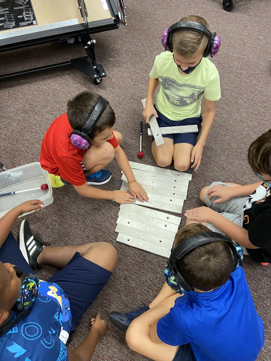 Our 4th graders got a jump start on the science of sound unit during music class. Students explored how size, tension and force affect the sound of several instruments.
