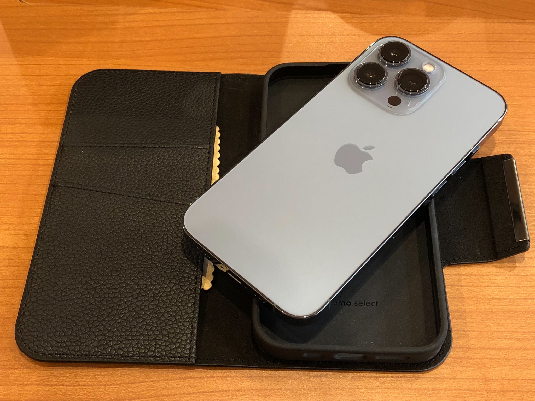 Eddy S これが噂のゴルゴ13 もとい Iphone13proか Iphone13 ゴルゴ13 T Co U2jmtskgrw Twitter