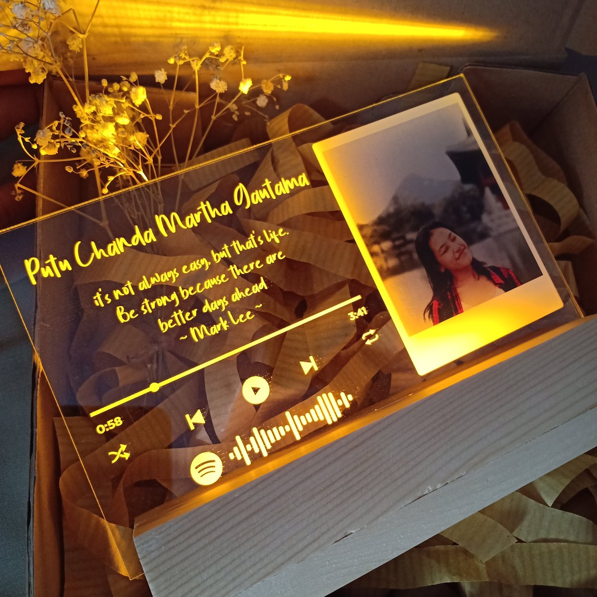 kintandamara's tweet photo. Buat yang bingung cari kado, nih solusi nya☺️ Akrilik Lamp gift yg unik bgt dan pastinya anti mainstream, dijamin doi suka 💛 #kado #kadounik #kadomurah #kadomalang #hampersmalang #kadoakrilik #akrilikgift #akrilikart #customkado #customakrilik https://t.co/7stJYUZGw1