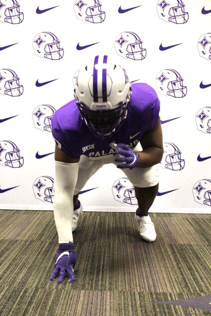 HarrisonMalachi's tweet photo. COMMITED🟣⚪️🟣⚪️
@FUCoachHendrix @CoachKLewDL @FootballCak @CAKWarriorCoach @CSmithScout @5StarPreps https://t.co/4cMZRw3oDK