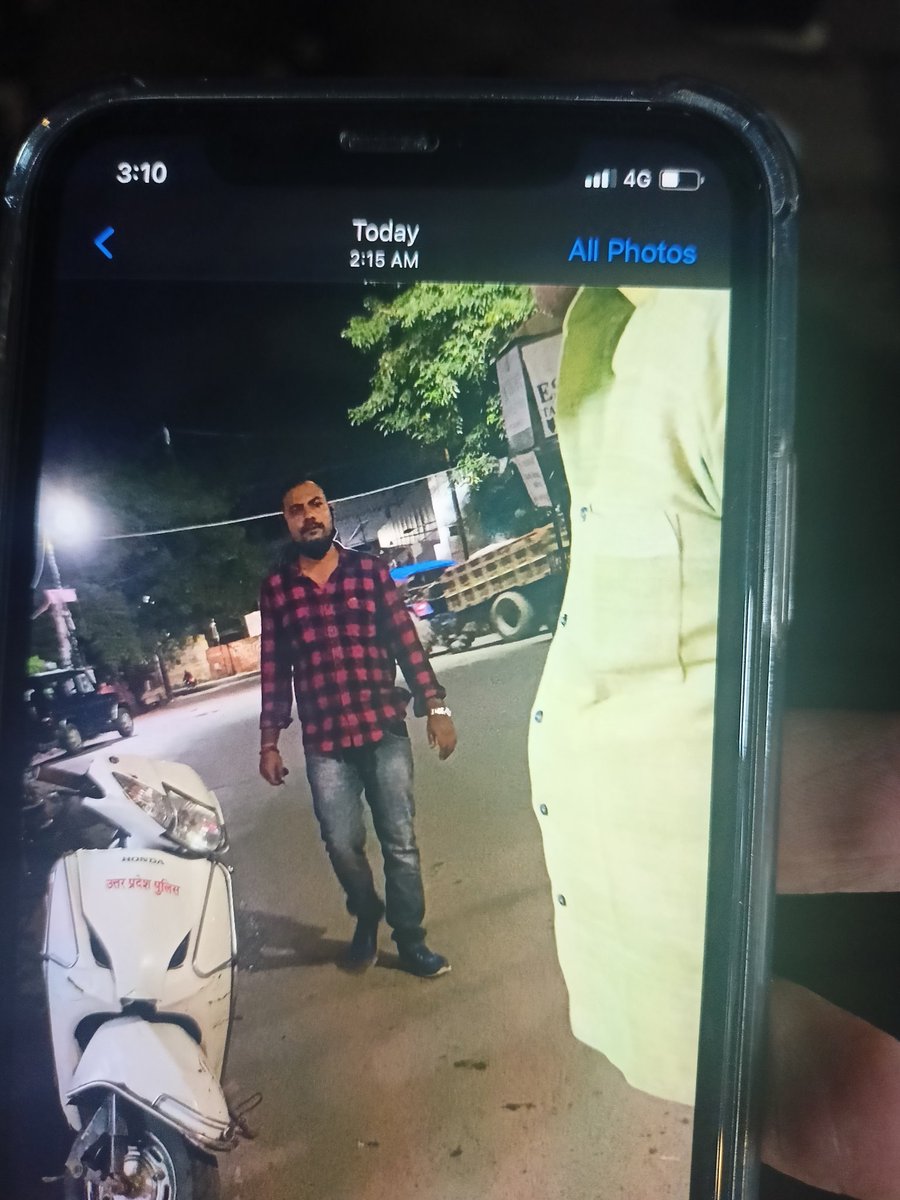 एक्शन की जरूरत है सर.  <a href="/myogiadityanath/">Yogi Adityanath</a> <a href="/varanasipolice/">POLICE COMMISSIONERATE VARANASI</a> <a href="/adgzonevaranasi/">ADG ZONE VARANASI</a> <a href="/dgpup/">DGP UP</a> <a href="/shalabhmani/">Dr. Shalabh Mani Tripathi</a> <a href="/AwasthiAwanishK/">Awanish K Awasthi</a> <a href="/PMOIndia/">PMO India</a> थ्रेड में घटना का वीडियो भी अटैच कर रहा