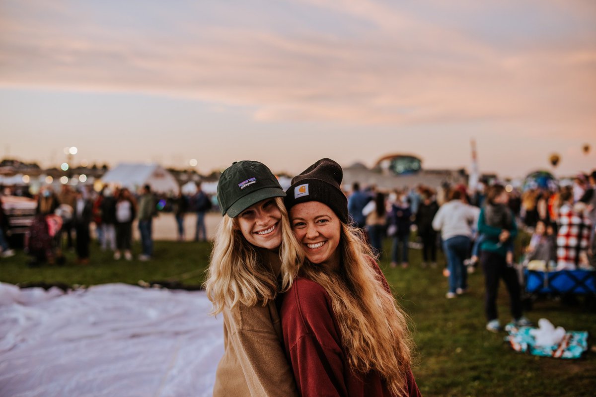 haleylsimpson_'s tweet photo. hey Twitter. hey @balloonfiesta . https://t.co/S3rWiuLQoF