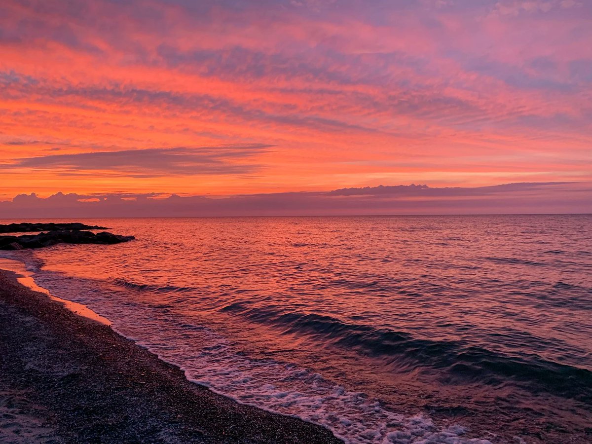 cleveland_moms's tweet photo. Could never imagine not living close to this. #lakeerie #thisiscle #lakeerielove #thisisOhio https://t.co/pM2yctx21J