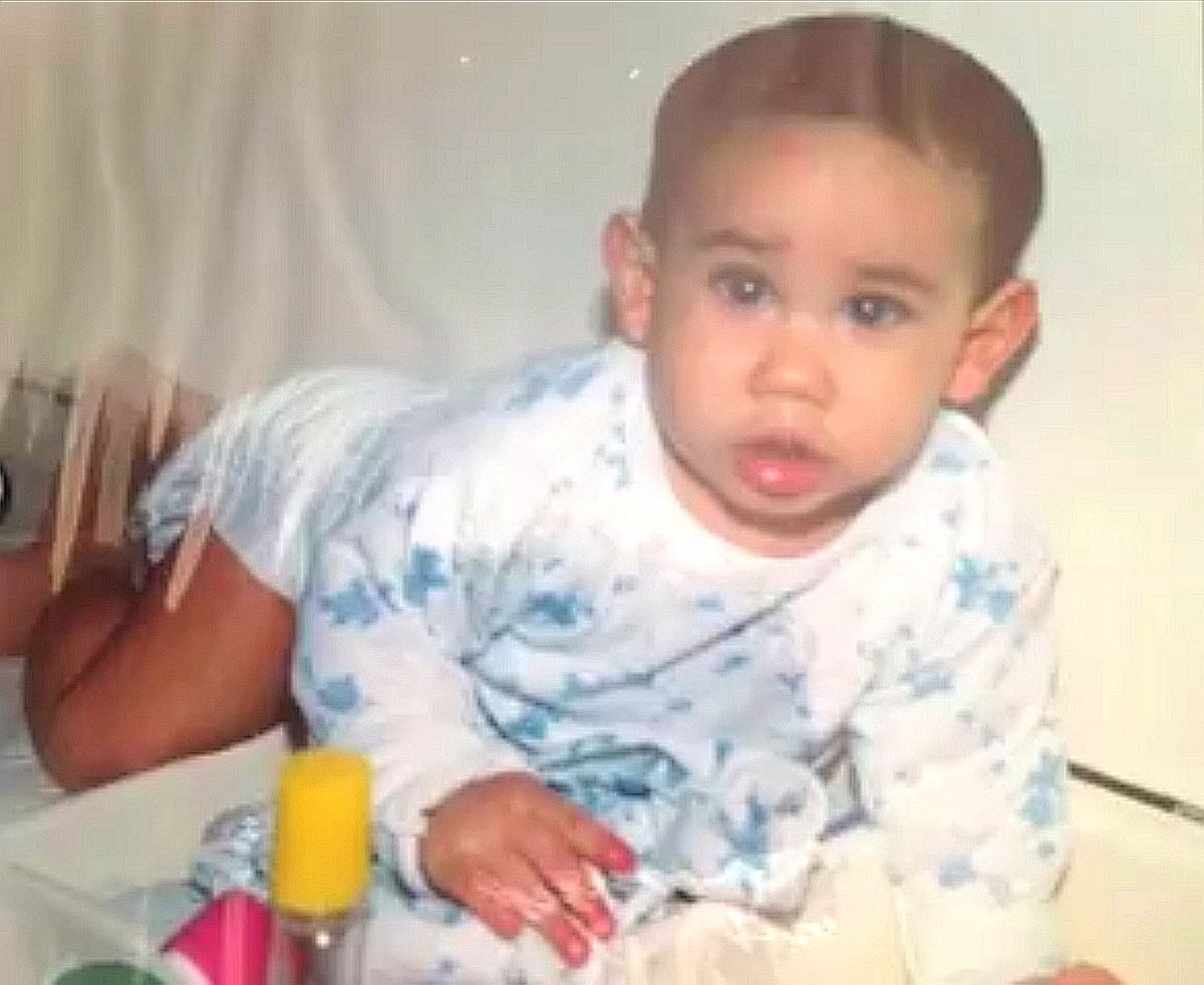 JulioMoraMLM's tweet photo. @FacebookGaming Quitenle la Restricción a la Pagina de Nuestro idolo @werevertumorro  el Ahora es PADRE de esta criatura. No pueden quitarle su fuente de ingresos 😢😢 https://t.co/NGs3FRbUzd