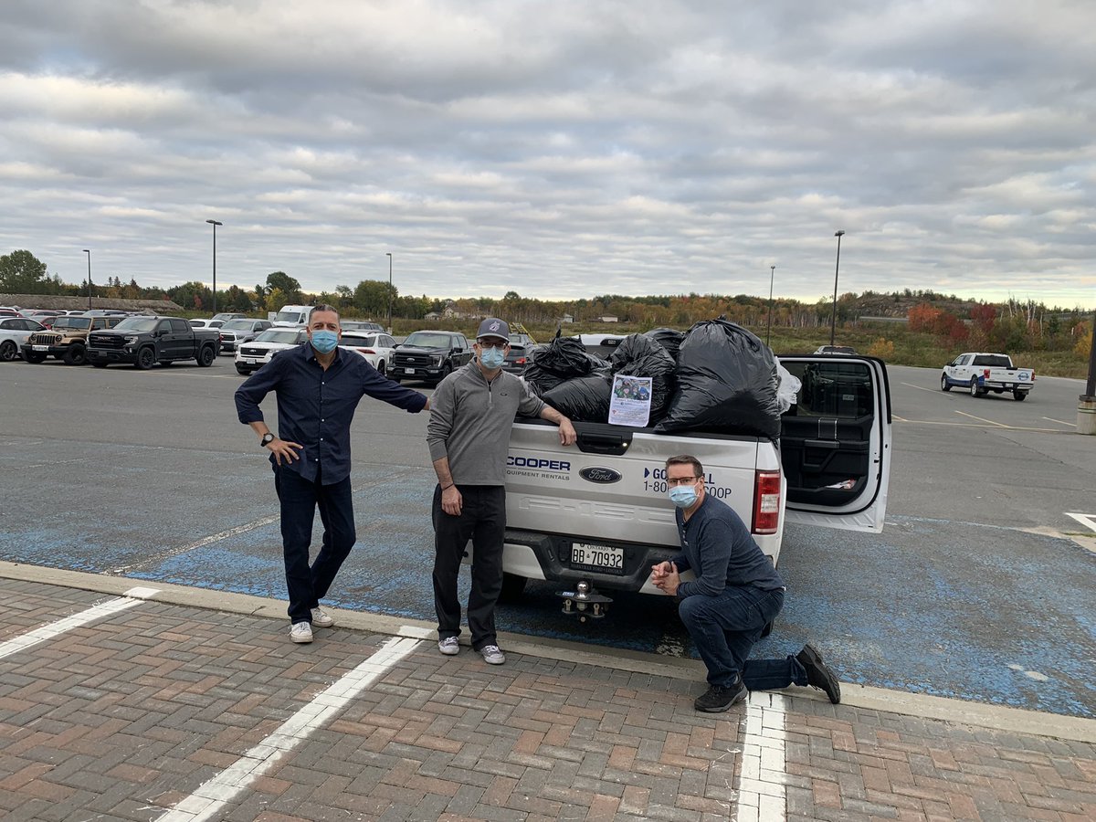 Sudbury Lady Wolves coaches/management help to fill a Cooper Equipment Rentals truck tonight with 44 bags of donated winter clothing items that the team collected this past weekend while door to door canvassing in neighbourhoods throughout Sudbury.

Well done folks ❤️