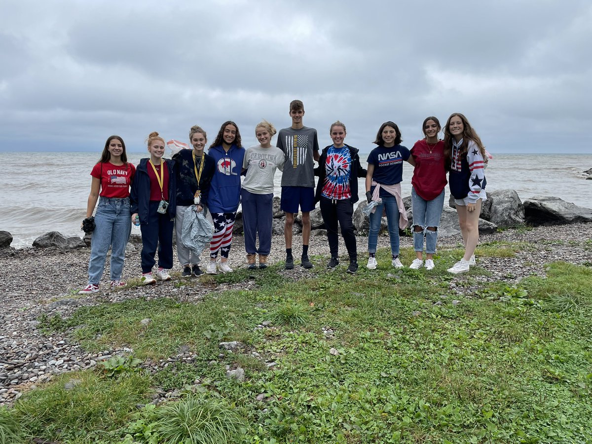 mrsdrury205's tweet photo. Earth Club cleaned up Webster Park today and found some interesting items. If anyone is missing their rug, we got it! @ThomasTitans @WCSDProud  #cleanupwebster https://t.co/FzbuTIvnR9